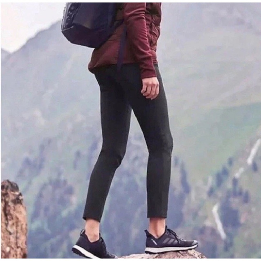 Athleta Women Wander Stash Skinny Pant Black Sz 6 Fitted Mid-Rise Stretch Nylon.